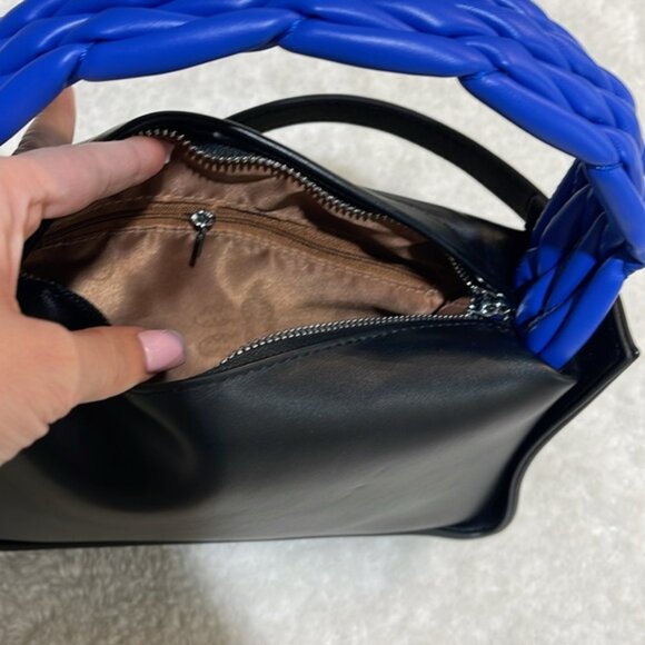 BHeveryday Elegant Handbag with Black Handle - Picture 7 of 7